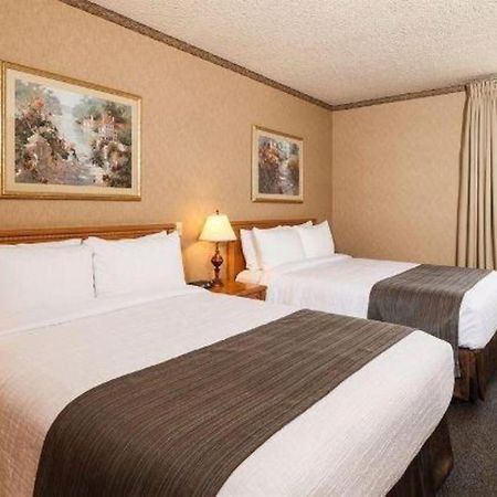The Glenmore Inn & Convention Centre 卡加利 外观 照片