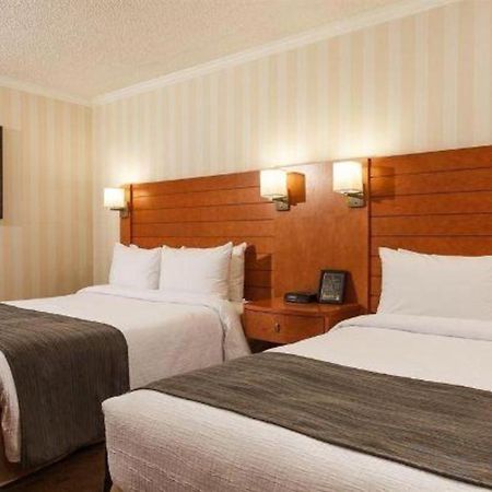 The Glenmore Inn & Convention Centre 卡加利 外观 照片