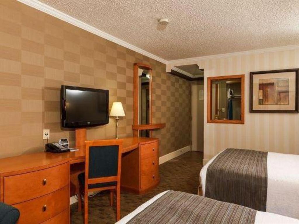 The Glenmore Inn & Convention Centre 卡加利 外观 照片