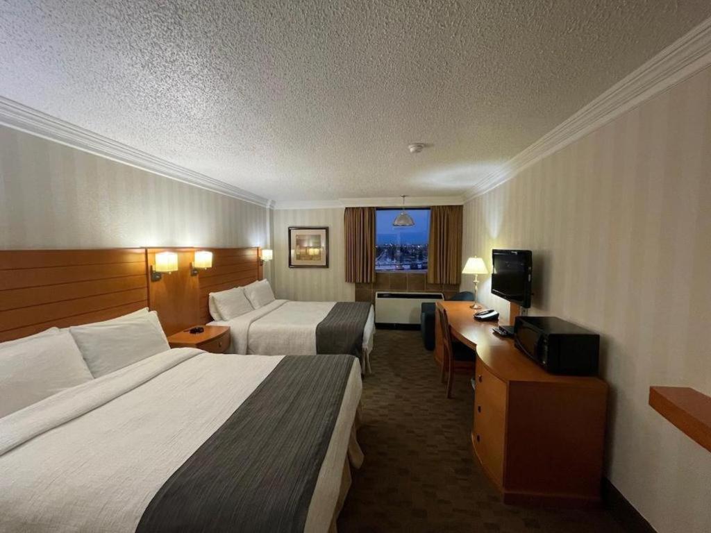 The Glenmore Inn & Convention Centre 卡加利 外观 照片