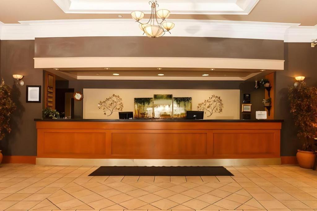 The Glenmore Inn & Convention Centre 卡加利 外观 照片
