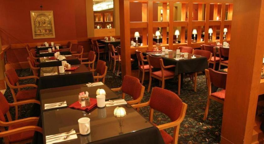 The Glenmore Inn & Convention Centre 卡加利 外观 照片