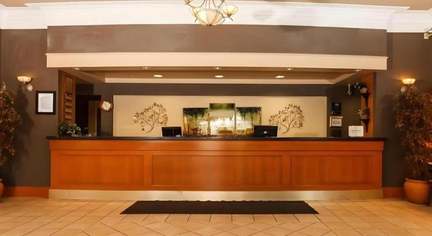 The Glenmore Inn & Convention Centre 卡加利 外观 照片
