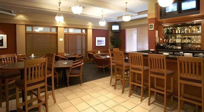 The Glenmore Inn & Convention Centre 卡加利 外观 照片