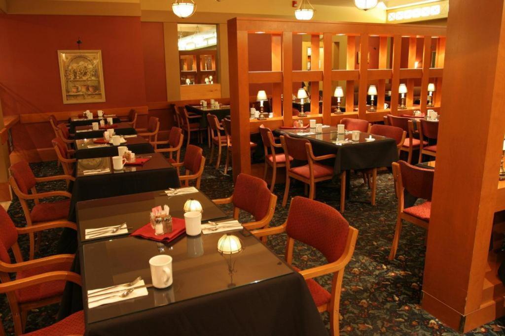 The Glenmore Inn & Convention Centre 卡加利 外观 照片