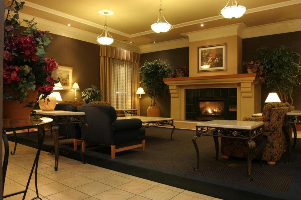 The Glenmore Inn & Convention Centre 卡加利 外观 照片